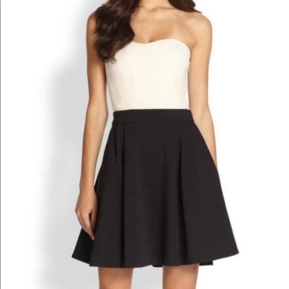 STRAPLESS DIANE VON FURSTENBERG COCKTAIL DRESS